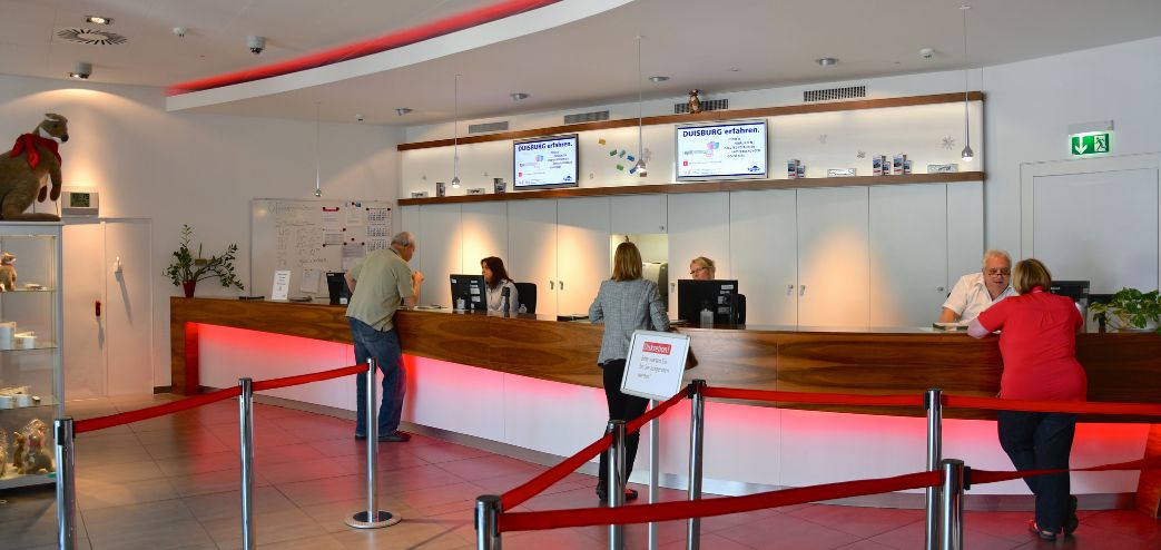 Innenaufnahme des DVG-KundenCenters am Hauptbahnhof