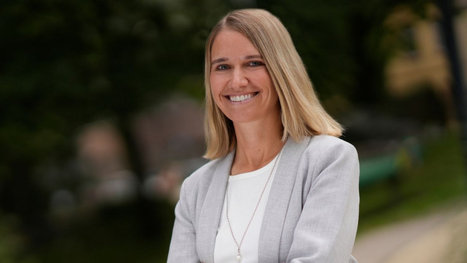 Porträt von Kathrin Naß, Pressesprecherin der DVV