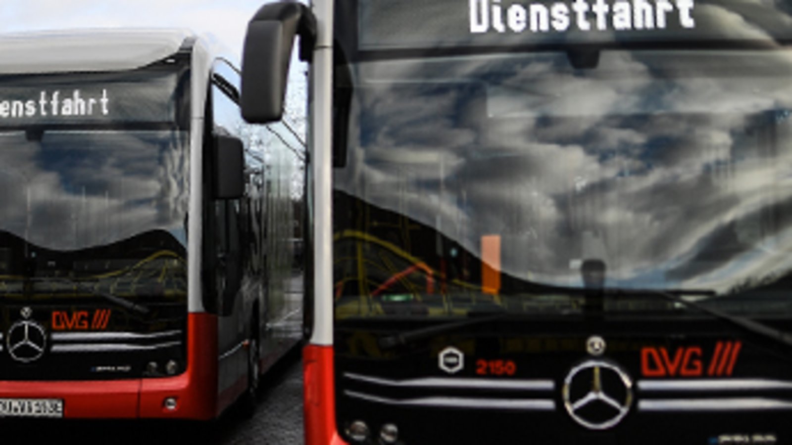 Elektrobusse auf der Linie 934