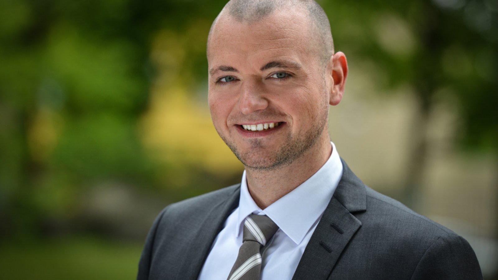 Porträt von Felix zur Nieden, Pressesprecher der DVV.