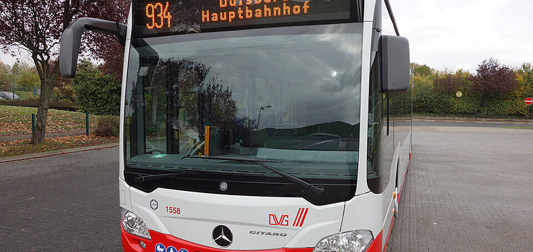 Foto eines Busse der DVG mit der Liniennummer 934
