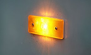 Detailaufnahme einer leuchtenden Seitenmarkierungsleuchte