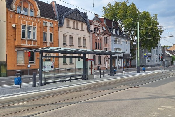 Neu gestaltete Haltestelle Bronkhorststraße in Duisburg-Meiderich